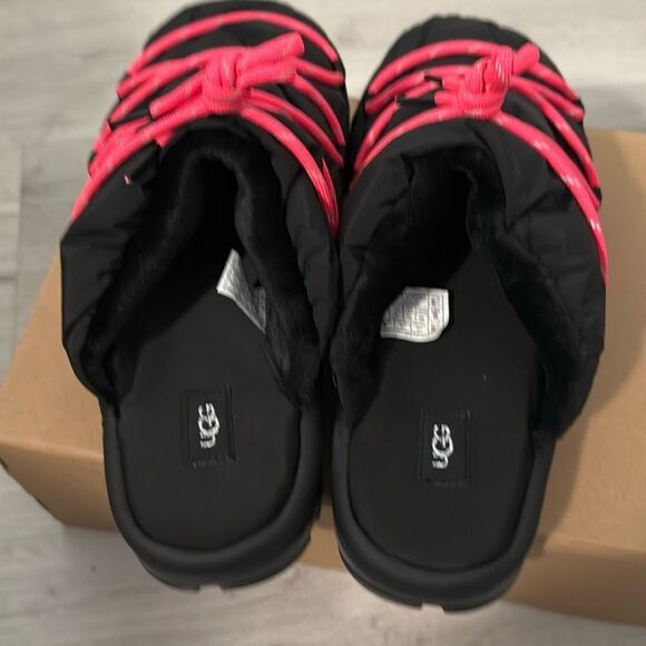 NWOT- UGG- Spaceslider Tech Slide- black and neon pink-Size 9 - Picture 10 of 12